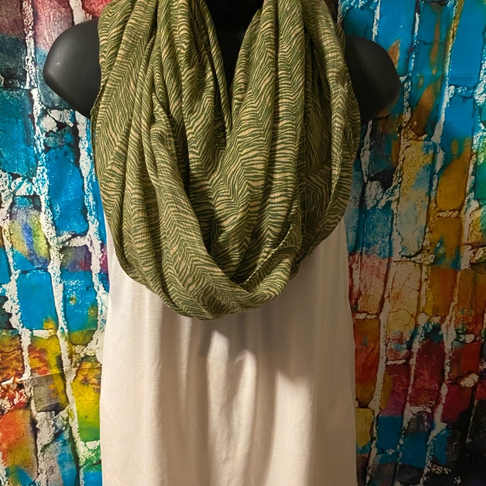Lids Kate Top Beige Size Medium Like New